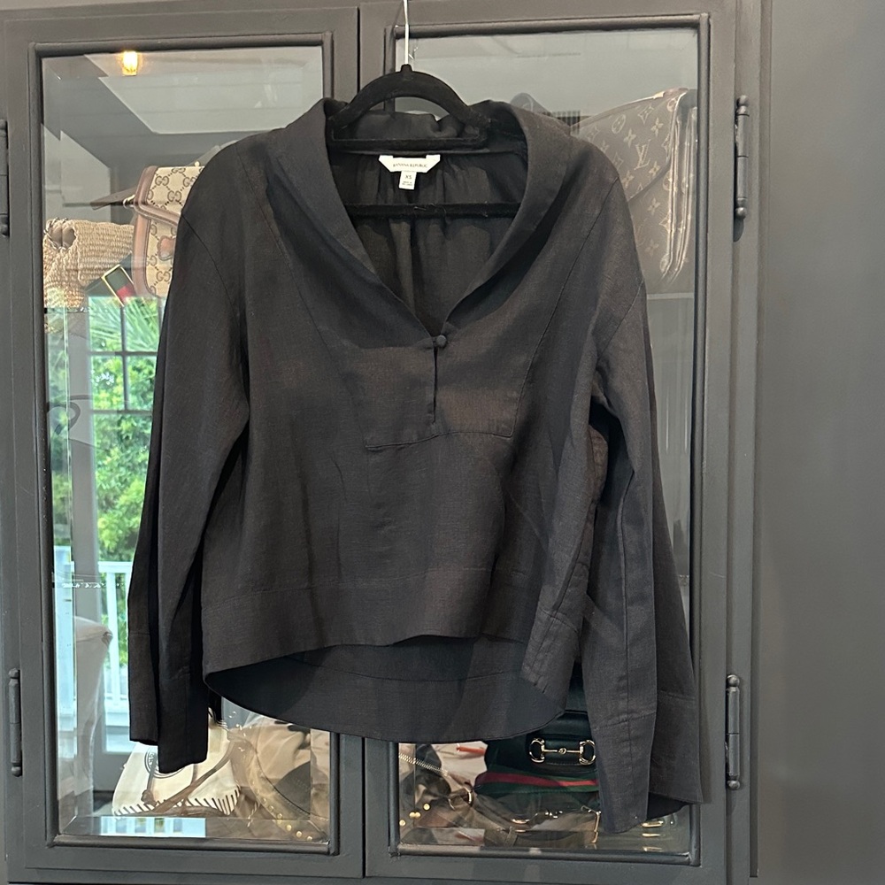 Banana Republic linen black wide sleeve Blouse. New never worn.
